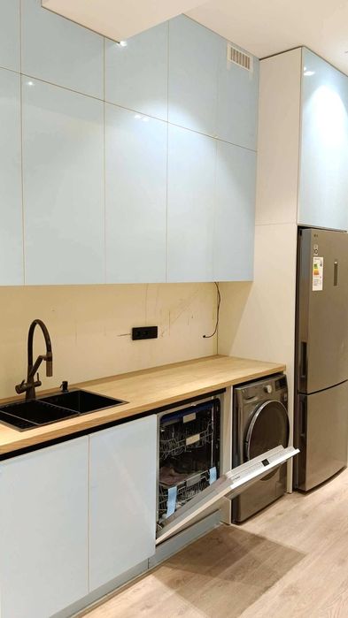 Кухонный мебель на заказ - в стиле Хай-тек (Hi-tech)