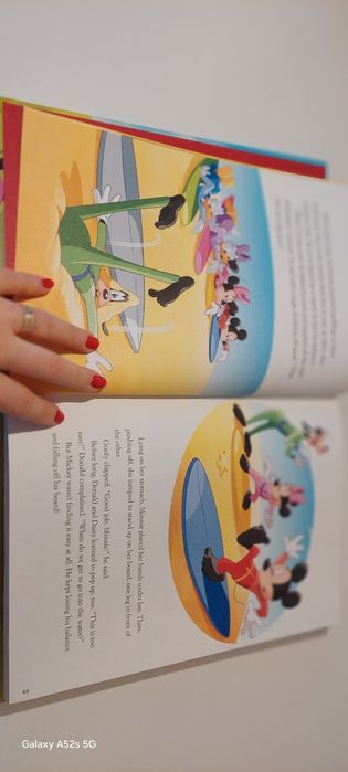 Carte în engleză cu Mickey Mouse