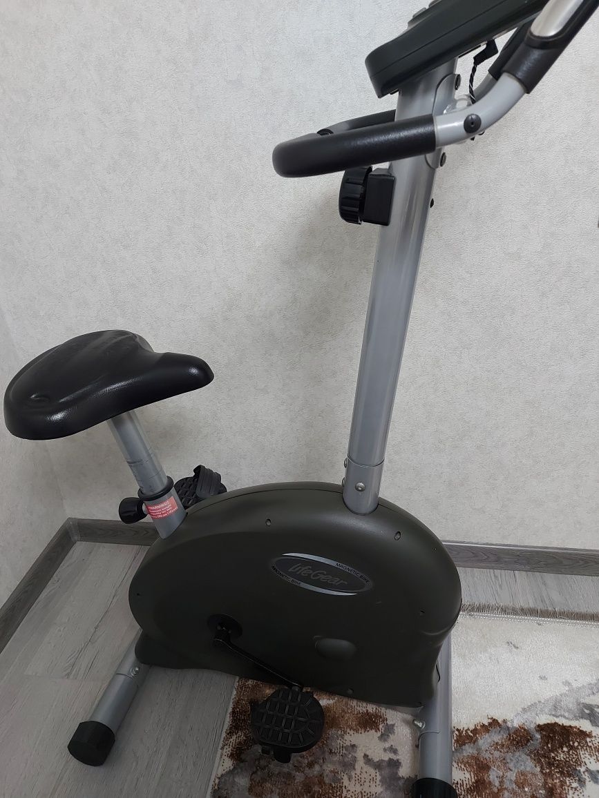 Велотренажер Life Fitness r3