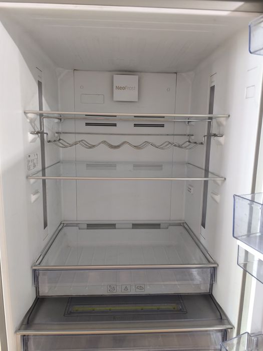 Продавам хладилник а фризер