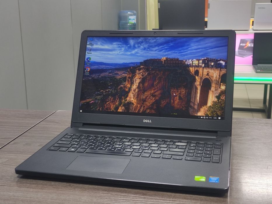 Ноутбук Dell для учебы , работы