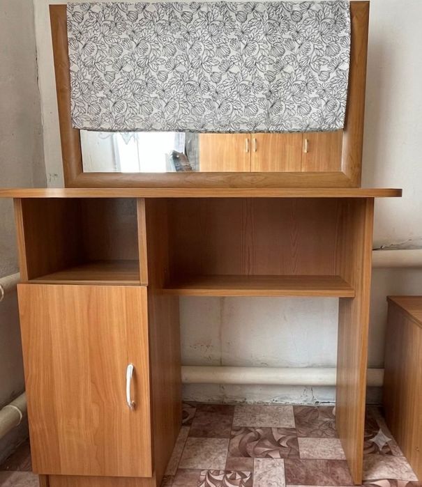 Продам письменный/туалетный стол!