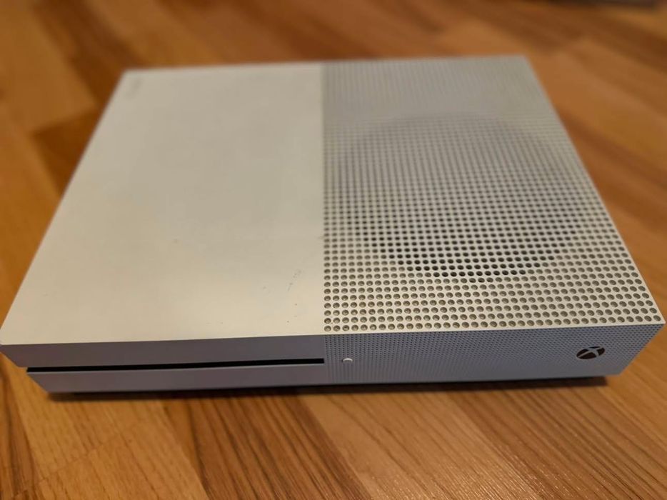Xbox One S + 2 joystickuri + 17 jocuri