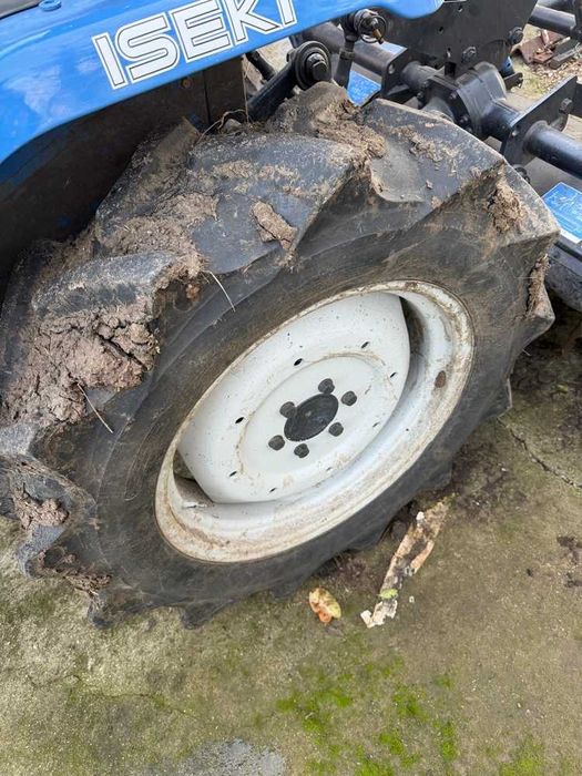 Продавам японски трактор Iseki SIAL 223 с документи и фреза (4x4)