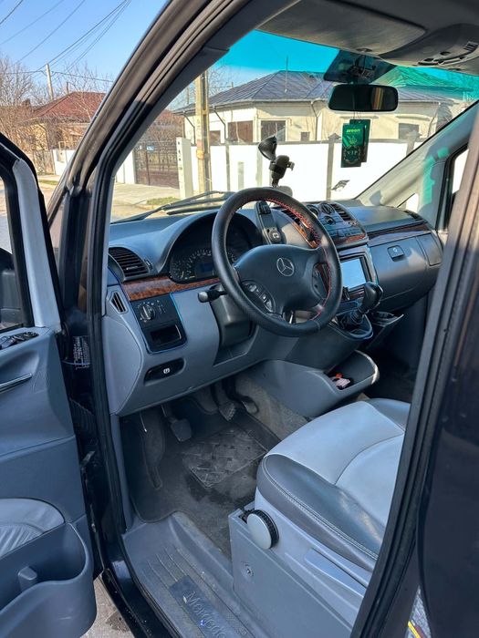Vând Mercedes vito