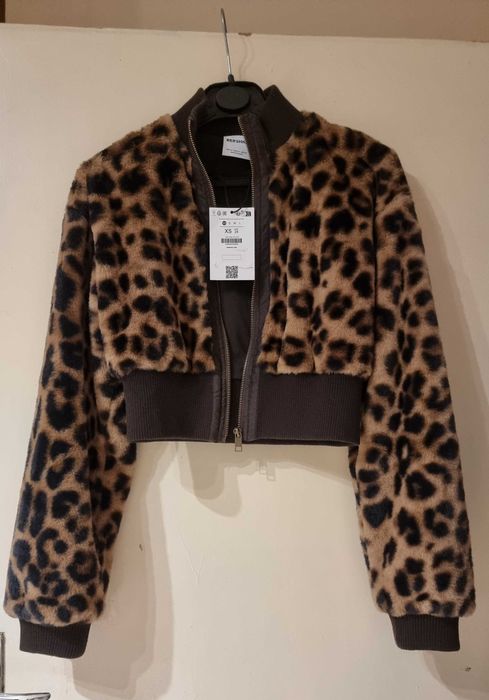 Дамско късо яке Bershka