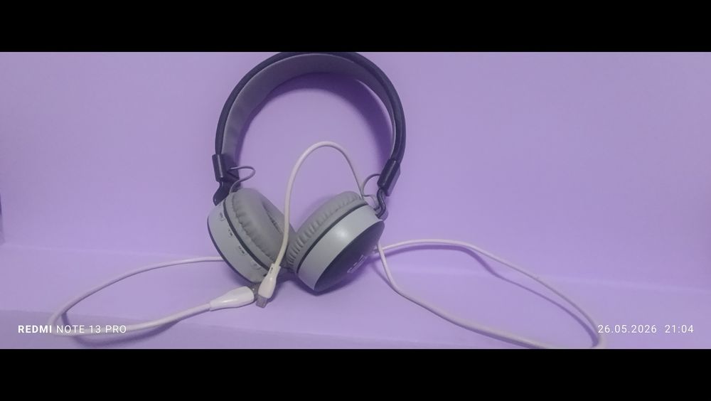 Naushnik JBL 
2025 yil olganman 1yil bolib qoldi 
Ishlashi alo simi bo
