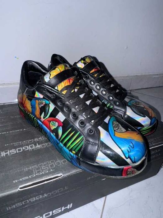 обувки TOGOSHI с шарени папагали