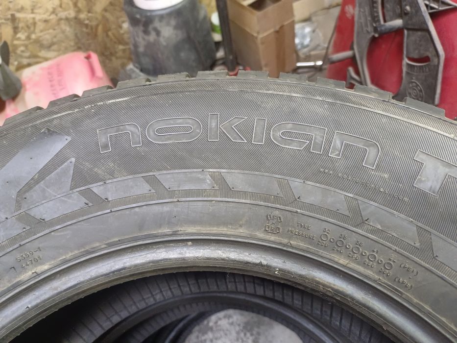 Продам зимние шины Nokian