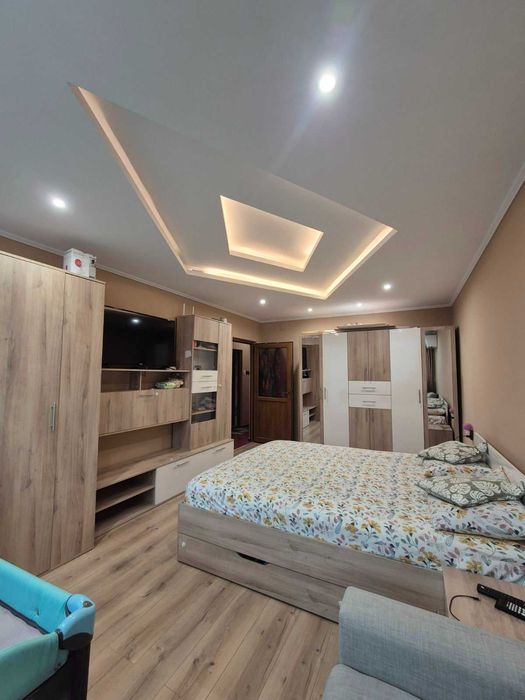 2041-Двустаен апартамент преустроен на тристаен в Идеален Център!