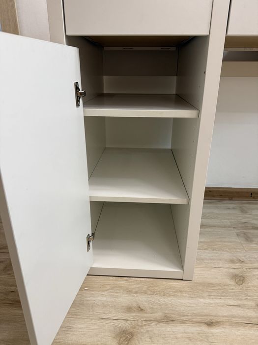 Стол IKEA в отличном состоянии