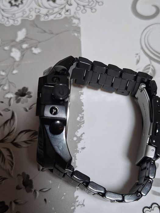 Часы фирмы DIESEL.