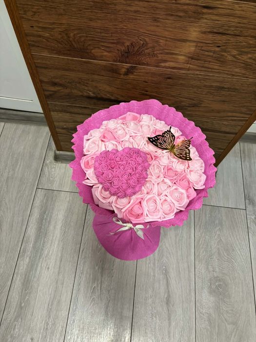 Наличен букет от фоамени рози