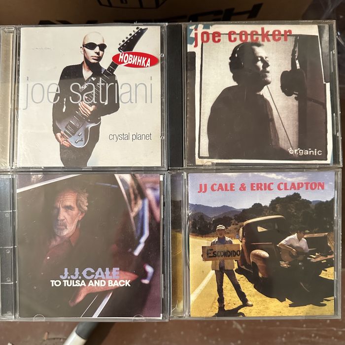 Компакт-диски с рок-музыкой