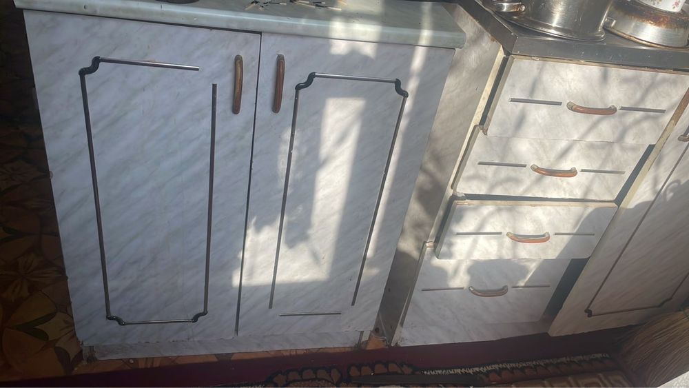 Отдам даром кухонный гарнитур и прихожую