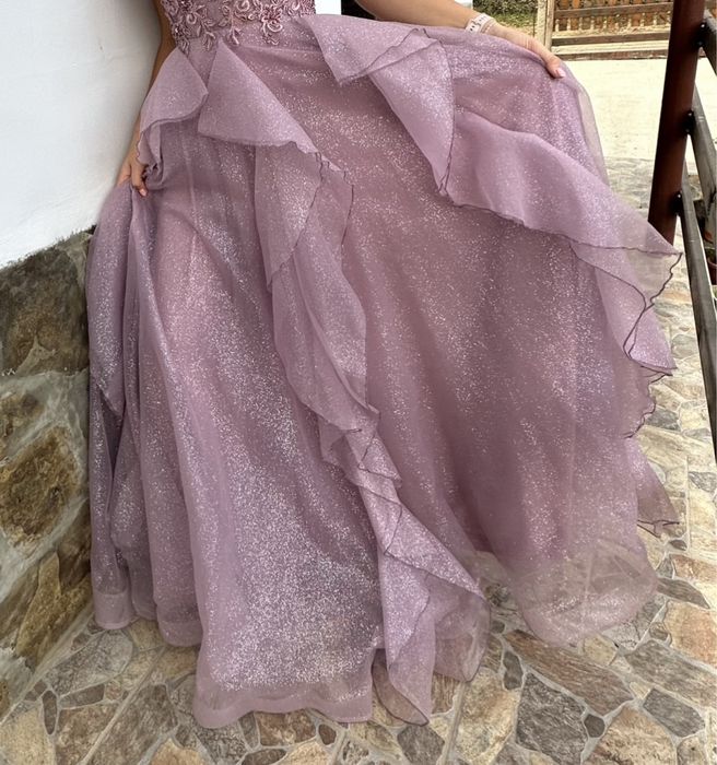 Дълга обемна рокля в розово