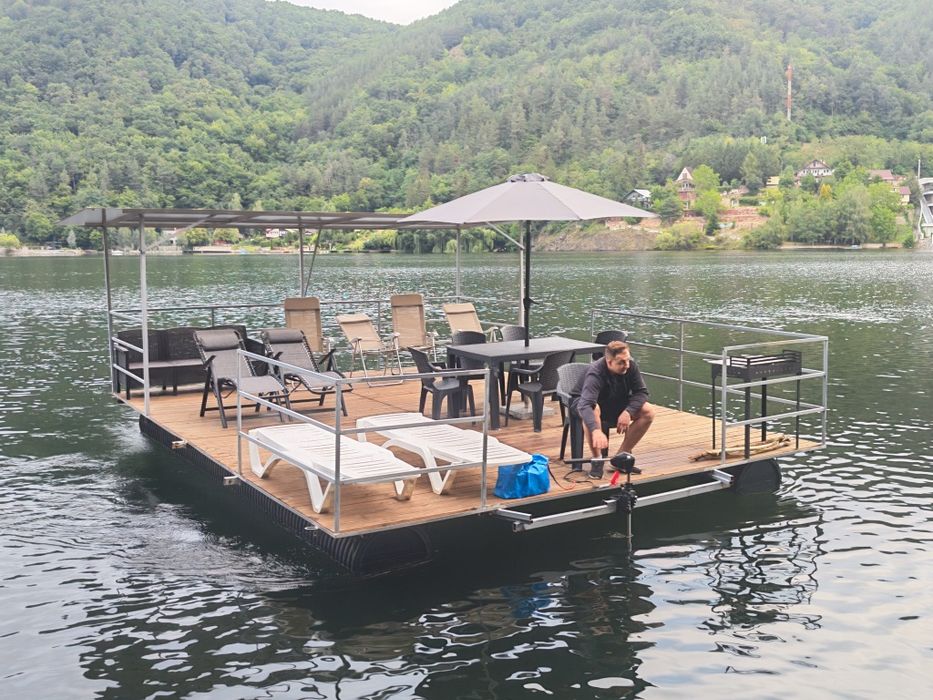 Închiriez ponton+caiac. 600-1000 Ron