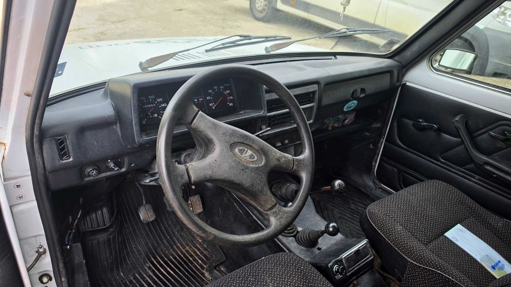 джип Lada Niva 2004