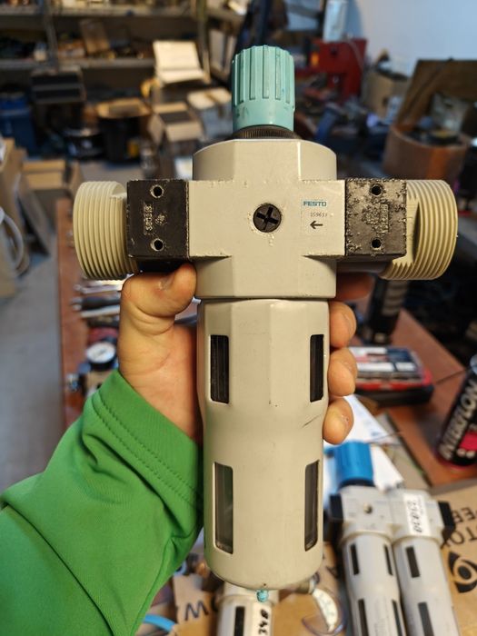 Vând lot de regulatoare FESTO