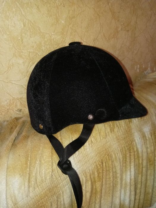 Срочно продам каска для конного спорта
