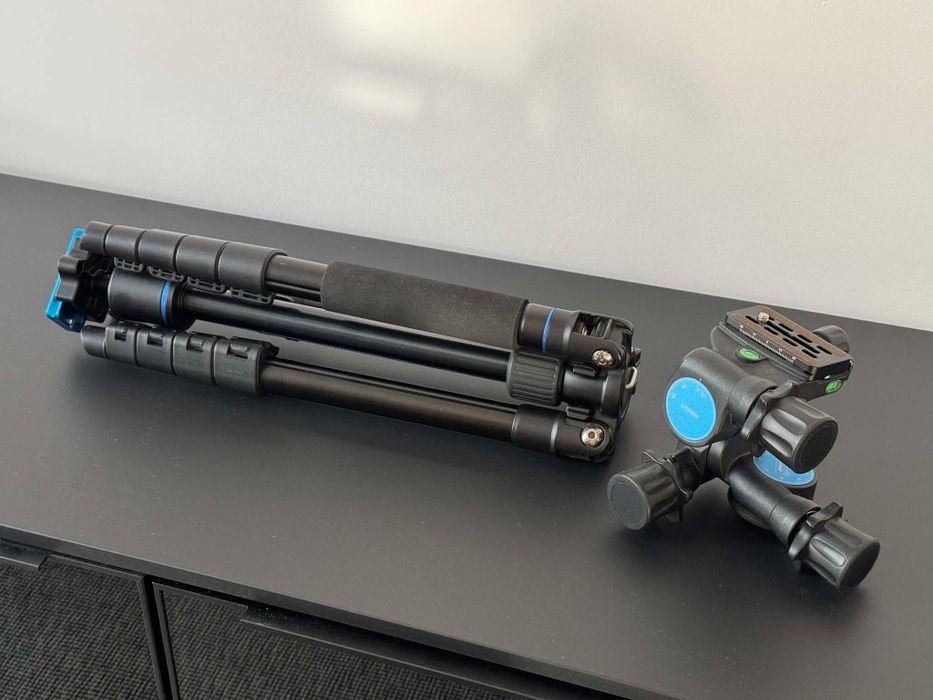 Алуминиев статив Benro и Трипозиционна глава с предавки