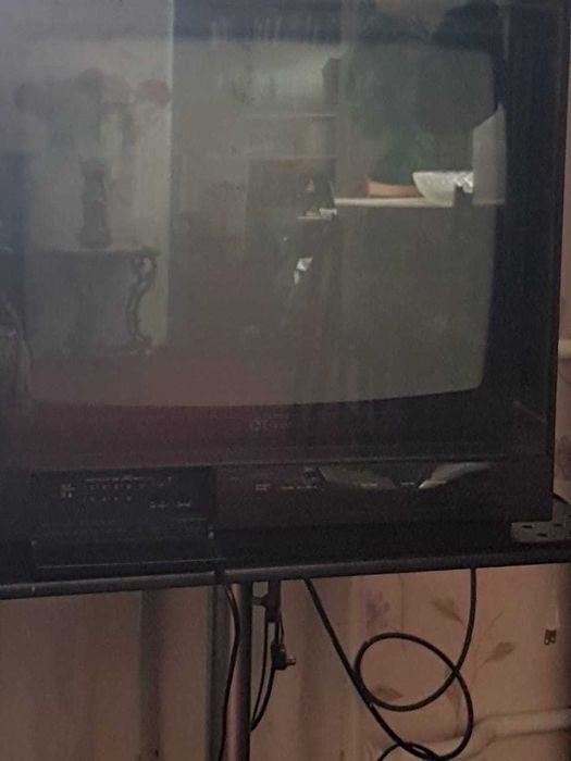 Продается 2 телевизора. Этрон.