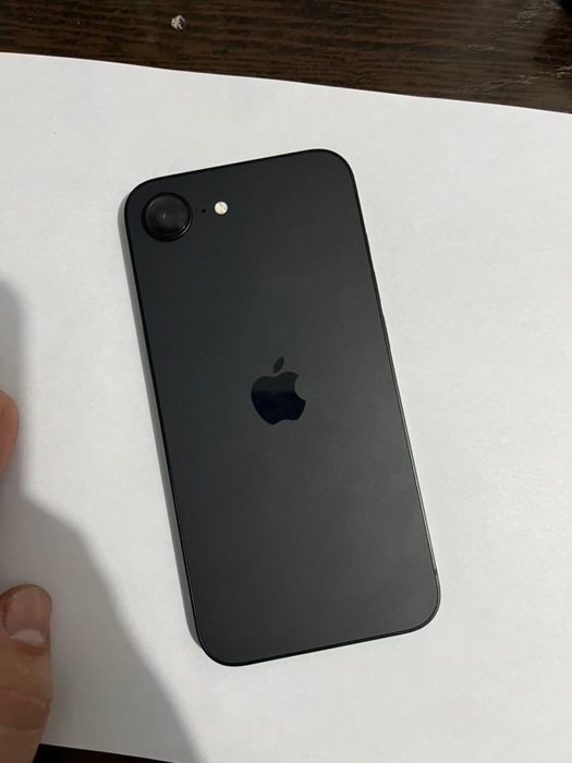 Айфон 16е новый емкость 100 процентов