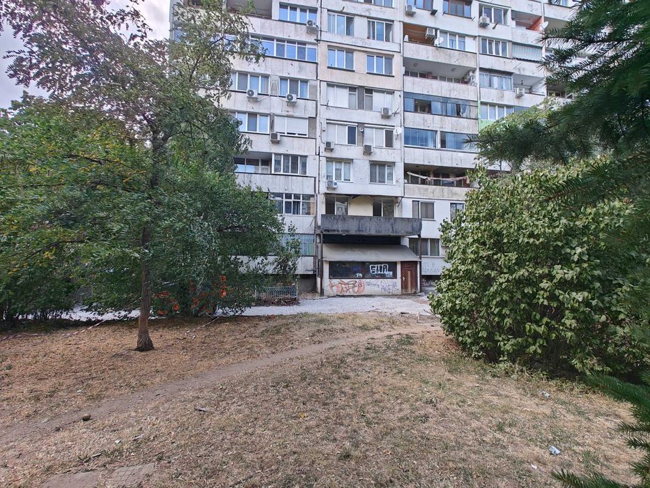 Едностаен апартамент с просторна тераса в ж.к. Дружба 1