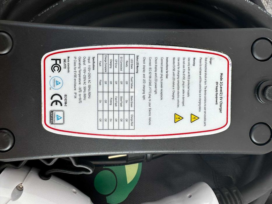 Зареждаща станция за всички Електрически Автомобили Кабел