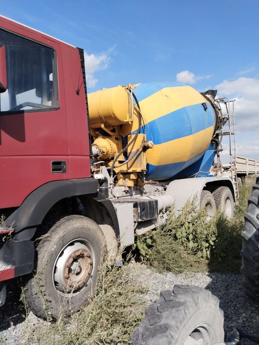 Продам автомашину миксер.