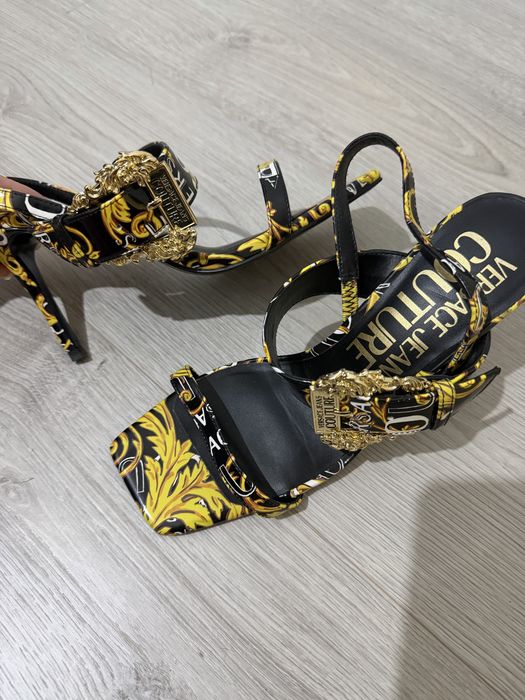 Обувки на ток  Versace Jeans Couture