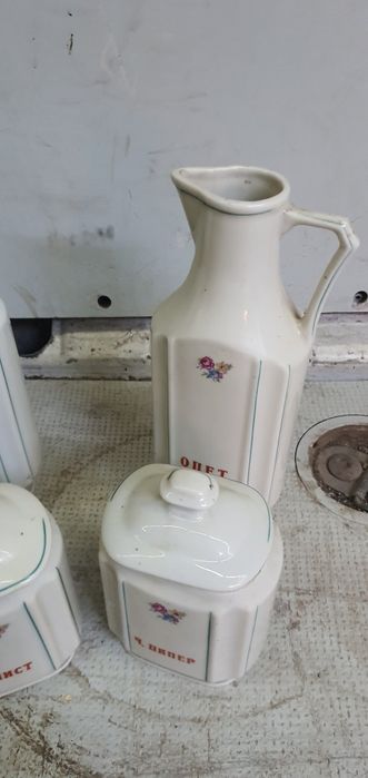 Канички и буркани за подправки