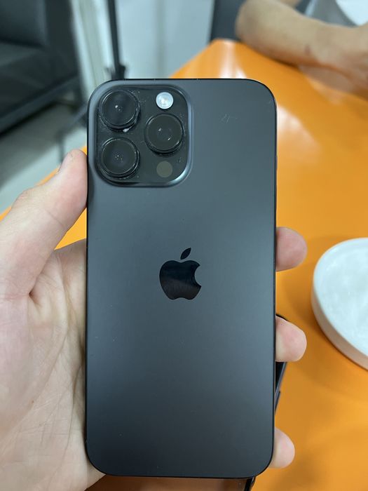 Продам 16 про макс