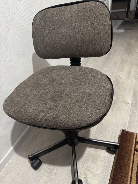 Продам офисные стулья