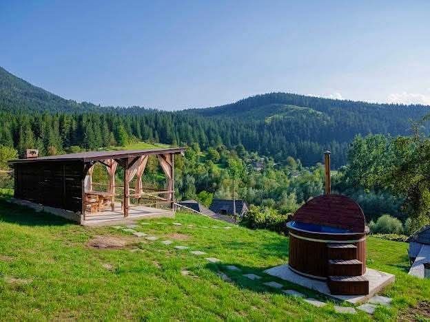vând pensiune Tașca bicaz