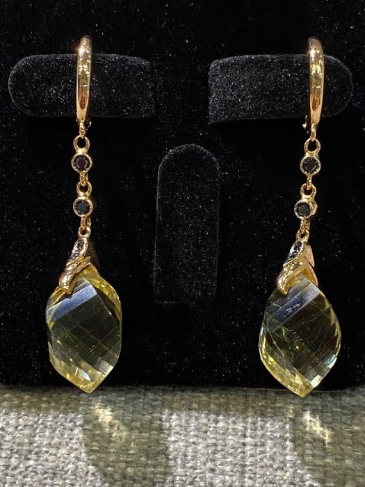 Продам золотые сережки Италия.