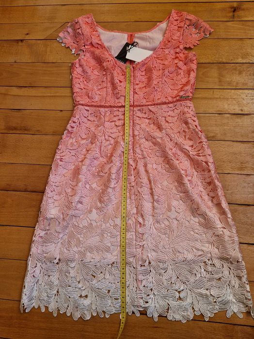 Нова Рокля Guess