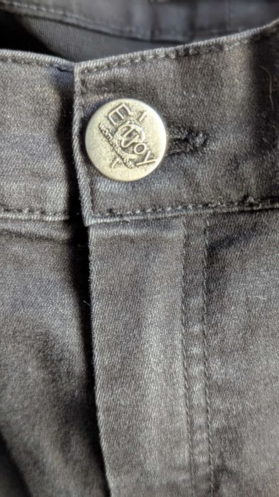 Дънки Enjoy размер 42 еластични черни