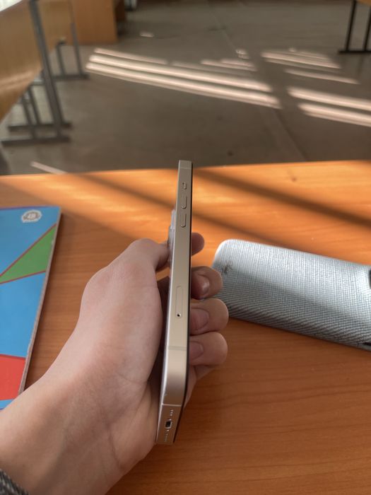 Продам iPhone 13 128