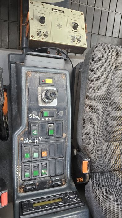 Multicar Unimog lama zapada sararita