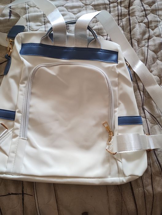 Раница чисто нова