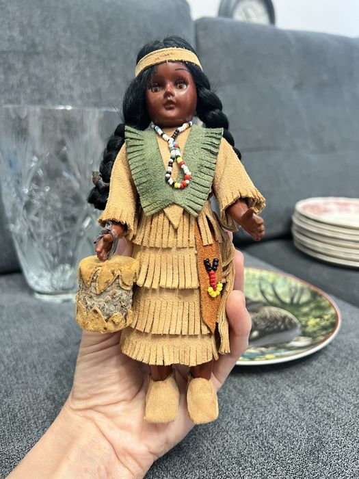 Papusa indianca plastic