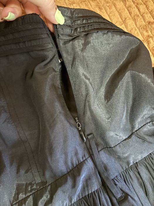 Къса черна рокля