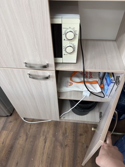 Столы, шкаф, офисная мебель