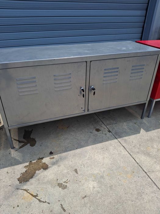 Метални шкафчета за инструменти