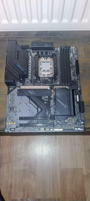 Gigabyte x870 care functioneaza doar in single chanel si nu pare sa mearga mai departe de bios