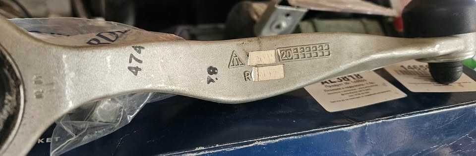 Комплект нови горни десни носачи Lemforder A4 8ED B7