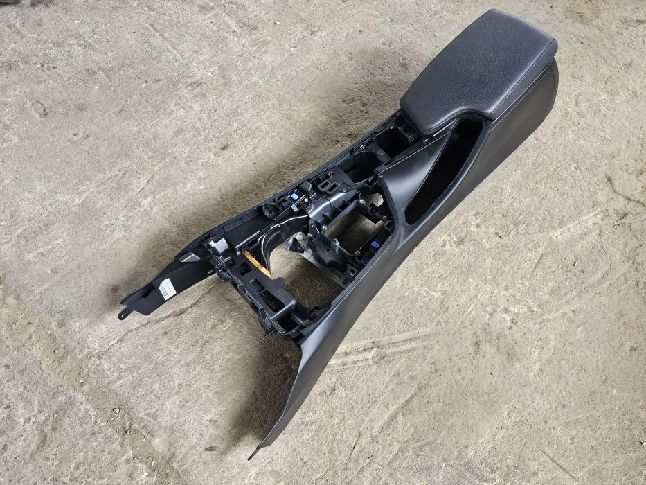 Подлакътник бмв ф30 ф31 bmw f30 f31