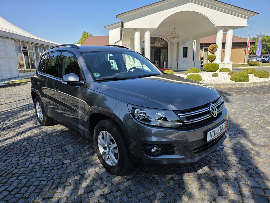 VOLKSWAGEN Tiguan