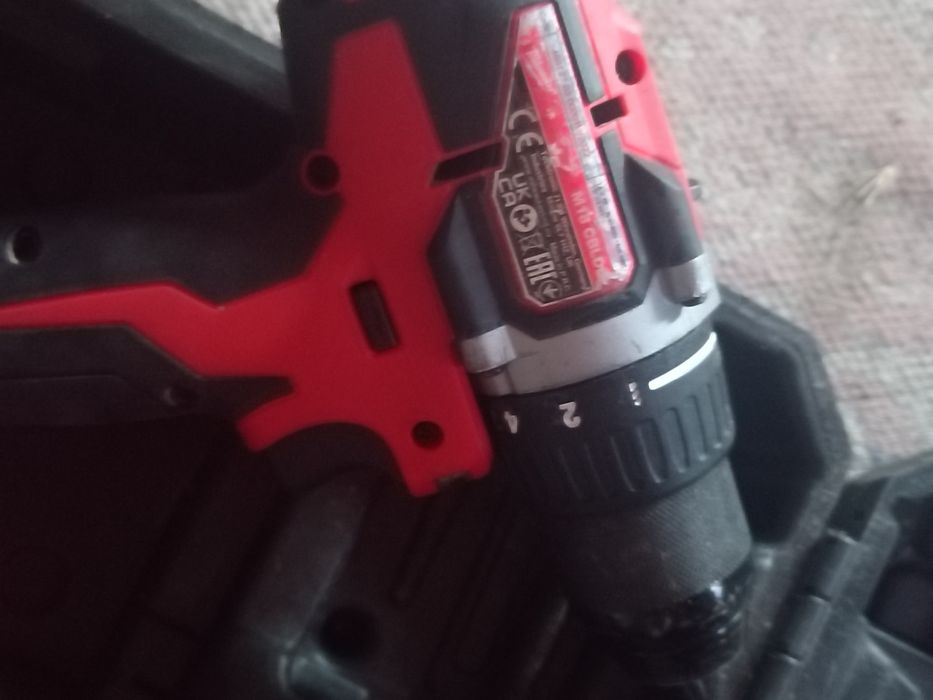 Vând bormașină Milwaukee m 18 și genti scule noi